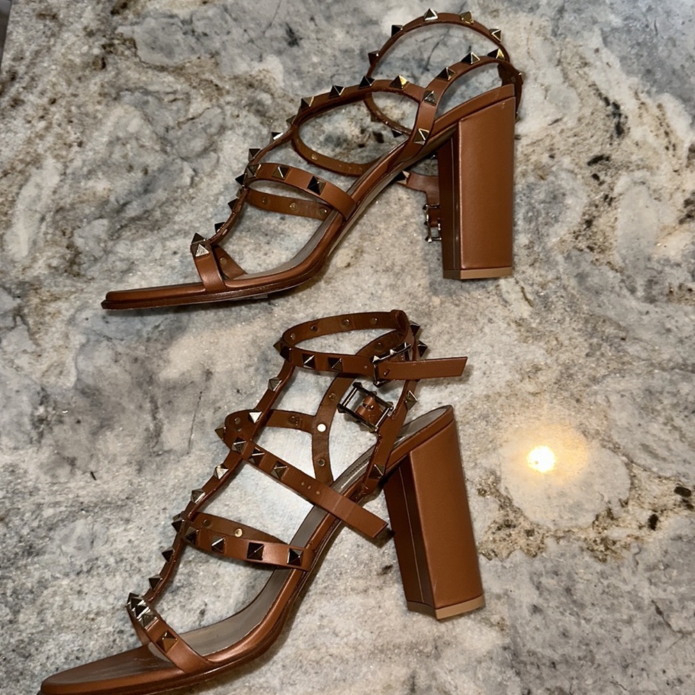 Authentic Valentino Rockstud Heel - Picture 3 of 5